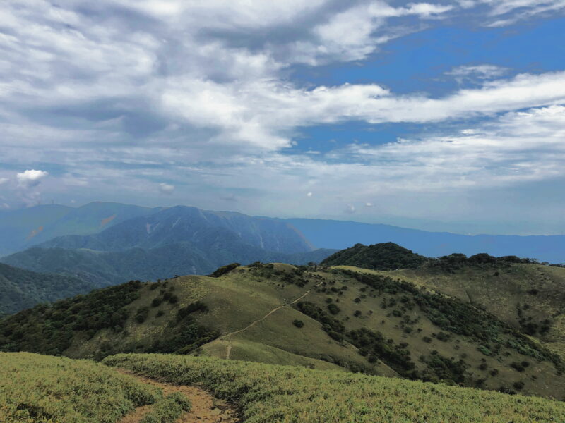 山頂から見た遠足尾根　