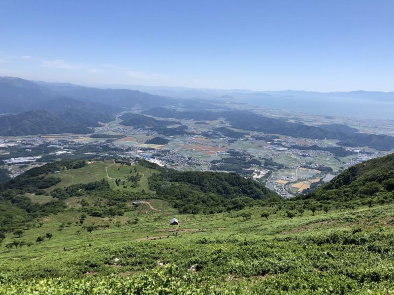 登山道と琵琶湖